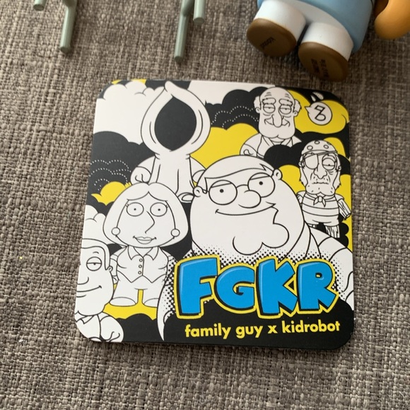 Kidrobot x Family Guy Hubert figure - Picture 3 of 3